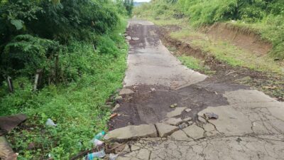 Curah Hujan Tinggi Sebabkan Pergeseran Tanah di Desa Ungkal Sumedang, Akses Jalan Terganggu