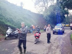 Dipicu Hujan Deras, Tanah Longsor Tutup Jalan Raya Pangalengan