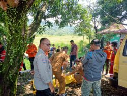 Mayat Pria Tanpa Identitas Ditemukan Tersangkut di Sungai Cipeles Sumedang