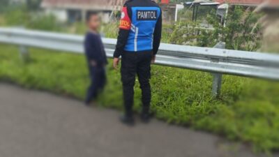 Diduga Kabur dari Pesantren, Seorang Bocah Ditemukan Tersesat di Tol Cisumdawu Sumedang