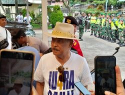 Pesta Kemenangan Persib Bandung, Ribuan Bobotoh Padati Kediaman H. Umuh Muchtar di Sumedang