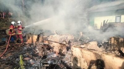 Sholat Idul Adha Lupa Matikan Tungku, Dua Rumah Ludes Terbakar di Jatinunggal Sumedang