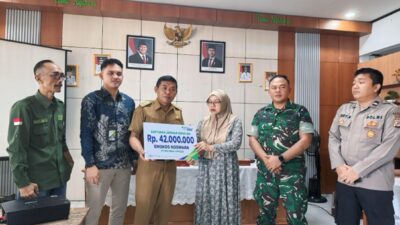BPJS Ketenagakerjaan Sumedang Serahkan Santunan Rp42 Juta kepada Ahli Waris RT/RW Desa Cipeles