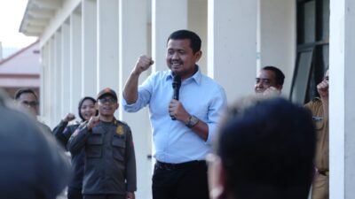 Satpol PP Diminta Tertibkan Baliho Tak Berizin dan Shelter Shuttle di Exit Tol Sumedang