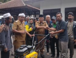 Dukung Peningkatan Produksi Pertanian, DPKP Sumedang Salurkan Bantuan Alsintan bagi Kelompok Tani