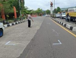 Truk Senggol Motor, Ibu dan Anak Terjatuh di Bundaran Binokasih Sumedang