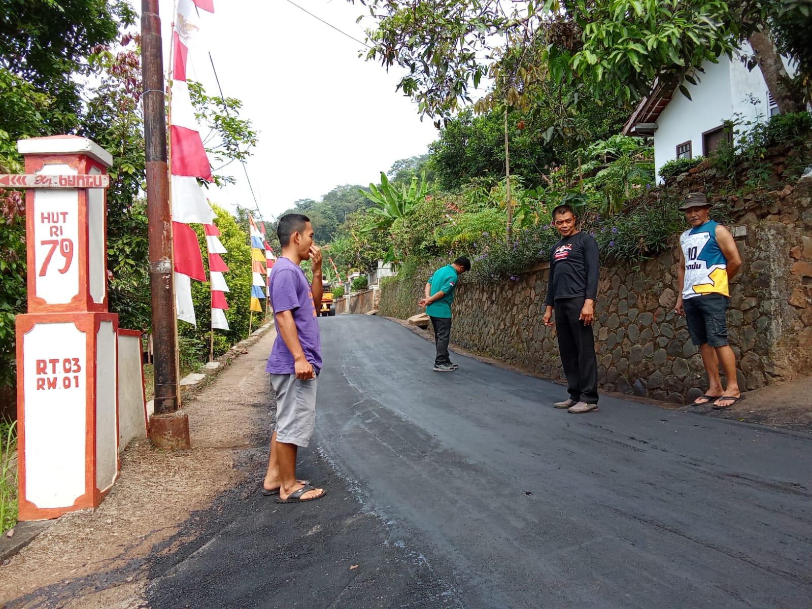 Perbaikan Jalan Desa Karangheulet