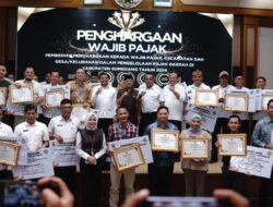Bapenda Sumedang Beri Penghargaan untuk Wajib Pajak Taat, Bupati Dony: Pahlawan Pembangunan