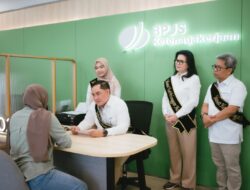 Anggota Dewan BPJS Ketenagakerjaan Rayakan Hari Pelanggan Nasional Bersama Peserta di Sumedang