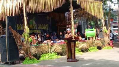 Ngaruat Jagat Situraja: Filosofi Pohon Kelapa dan Simfoni Syukur Warga
