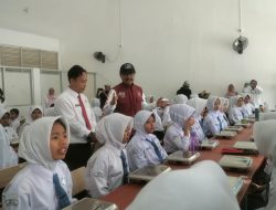 Mensos Gus Ipul Ajak Siswa Sekolah Rakyat Sumedang Berani Bermimpi Besar