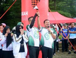 Fun Walk Warnai Puncak Peringatan Hari Kesehatan Nasional ke-61 Tingkat Sumedang