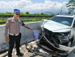 Hilang Kendali, Inova Zenik Tabrak Inova di Tol Cisumdawu Sumedang, Satu Mobil Terbalik
