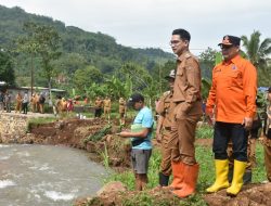 Cegah Banjir Rusak Lahan Pertanian, Wabup Sumedang Turun Langsung Tangani Sungai Cileuleuy