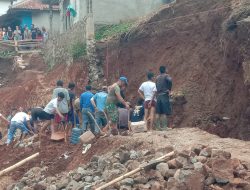 Enam Pekerja TPT Tertimbun Longsor di Jatinangor Sumedang, Empat Meninggal Dunia