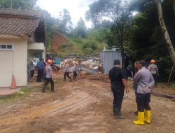 Longsor Terjang Pamulihan, Pabrik Air Mineral di Sumedang Ambruk Tertimbun Material
