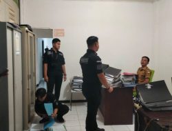 Tim Kejari Sumedang Geledah Kantor Bakesbangpol