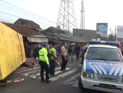 Microsleep Diduga Picu Truk Box Tabrak Dua Motor di Bojong Sumedang, Dua Orang Tewas