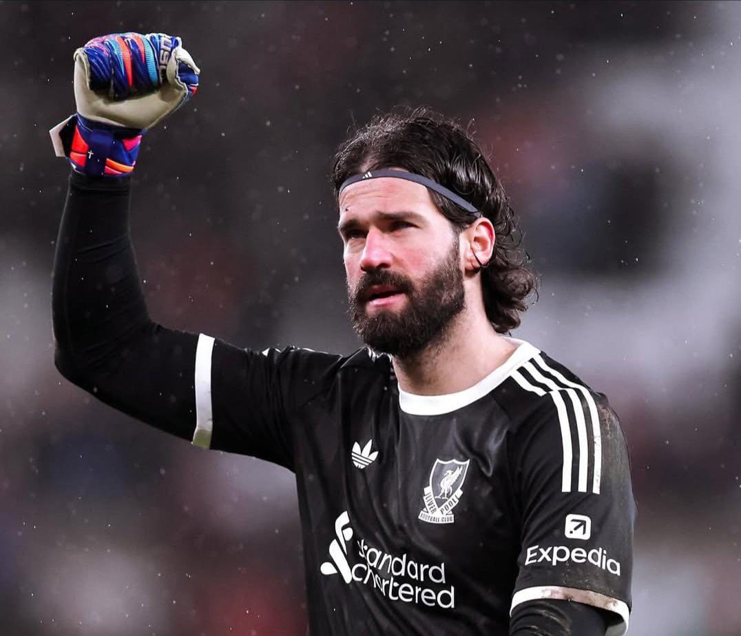 Inter pantau situasi Alisson Becker