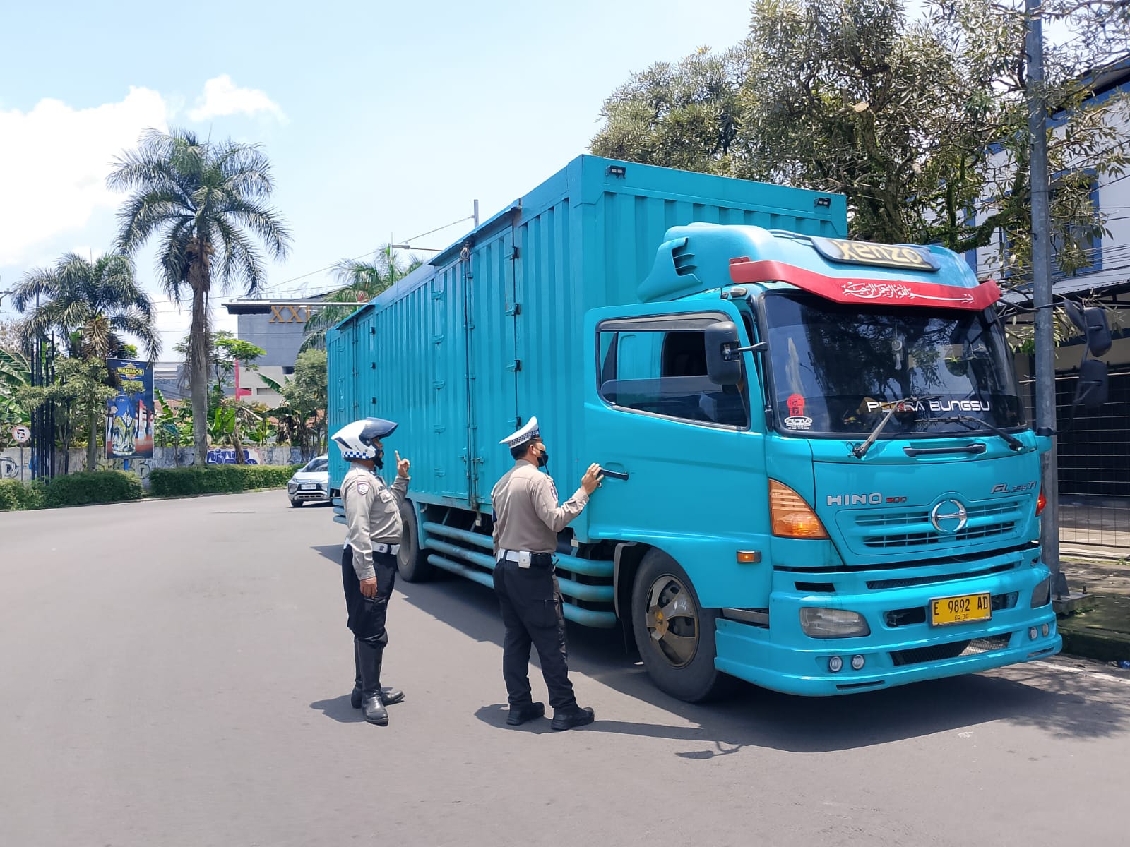 razia truk sumbu tiga Sumedang