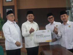 Bupati dan Wakil Bupati Sumedang Serahkan Zakat Mal pada Peringatan Nuzulul Quran 1447 H