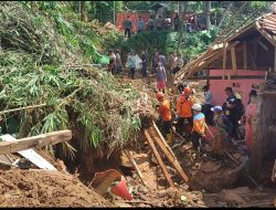 Satu Korban Longsor di Sumedang Masih Dicari, Tim Gabungan Sisir Area Rumah Tertimbun