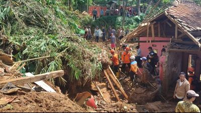 Satu Korban Longsor di Sumedang Masih Dicari, Tim Gabungan Sisir Area Rumah Tertimbun