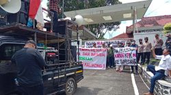 Gelombang Protes Kepung PN Sumedang, Spanduk Kritik Keras Warnai Aksi Ahli Waris