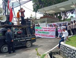 Sengketa Dana Tol Cisumdawu Memanas, Aksi Protes Warnai Kantor Pengadilan Sumedang