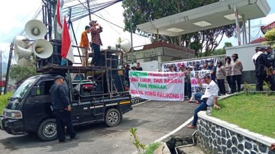 Sengketa Dana Tol Cisumdawu Memanas, Aksi Protes Warnai Kantor Pengadilan Sumedang