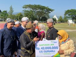 HJS ke-448, Bupati Sumedang Serahkan Santunan JKM Rp42 Juta kepada Ahli Waris