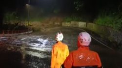 Akses Bandung–Cirebon Lumpuh, Tebing Cadas Pangeran Sumedang Ambruk Tutup Jalan