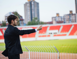 Chivu Tegaskan Bastoni Nyaman di Inter di Tengah Minat Barcelona