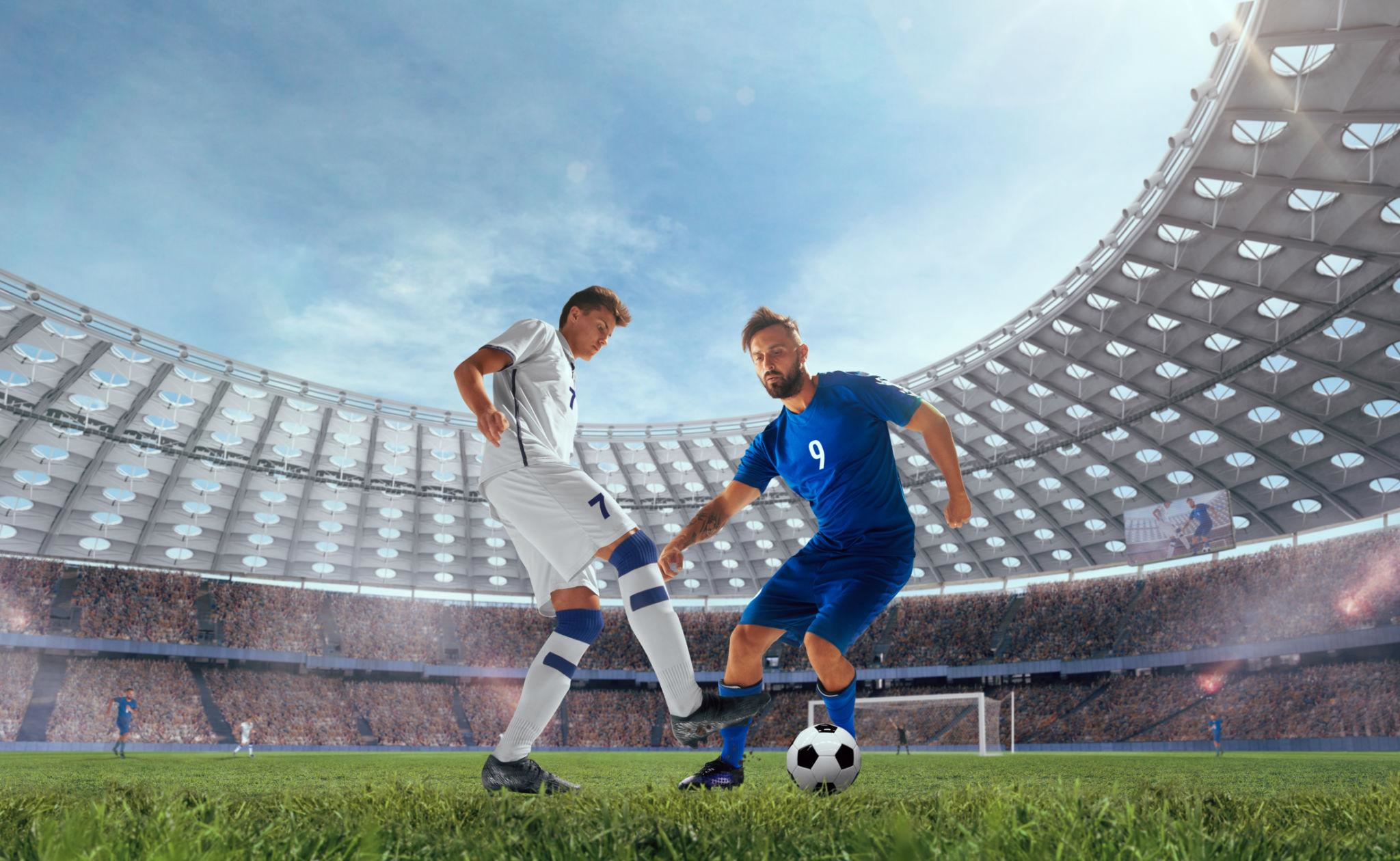 gelandang sepak bola mengatur permainan di lapangan tengah