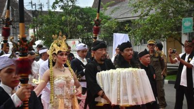 Mahkota Binokasih Pulang ke Keraton Sumedang Larang, Akhiri Kirab Budaya Tatar Sunda