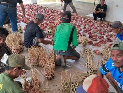 Dusun Cimuruy Gunakan Rinjing untuk Distribusi Daging Kurban, Kurangi Plastik dan Dukung UMKM Sumedang