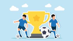 Ilustrasi pelatih merayakan dua trofi bersama tim sepak bola.