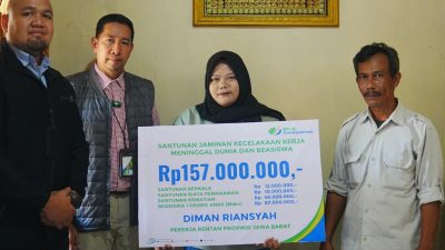 Bukti Program Bantuan Gubernur Jabar Bermanfaat, Ahli Waris Pekerja Rentan Terima Rp157 Juta