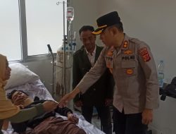 Kapolres Sumedang Jenguk Korban Pohon Tumbang di RS Unpad Jatinangor