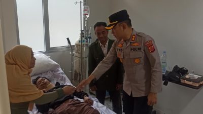 Kapolres Sumedang Jenguk Korban Pohon Tumbang di RS Unpad Jatinangor