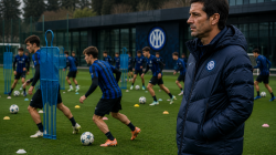 Ilustrasi Cristian Chivu mengawasi latihan pemain muda Akademi Inter Milan di Appiano Gentile.