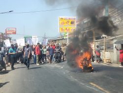 Eksekusi Pasar Cimalaka Sumedang, Warga Pasar Bakar Ban di Jalan Nasional