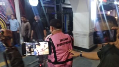 Diperiksa Lebih dari 9 Jam, Eks Kepala Kesbangpol Sumedang Akhirnya Dijebloskan ke Lapas