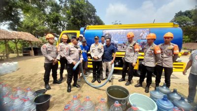 Kemarau Panjang Bikin Warga Perum Griya Permata Cimalaka Krisis Air, 32 Ribu Liter Bantuan Didistribusikan Brimob