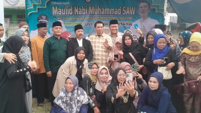 Ustaz Nana Gerhana Isi Tausiah Maulid Nabi di Cibeusi Jatinangor