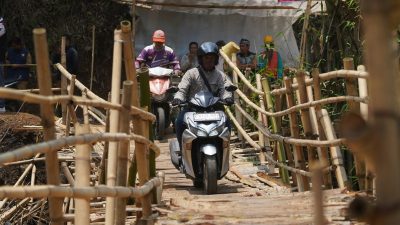 Jembatan Cipicung-Cibugel Sumedang Diperbaiki, Akses Warga Tetap Terjaga