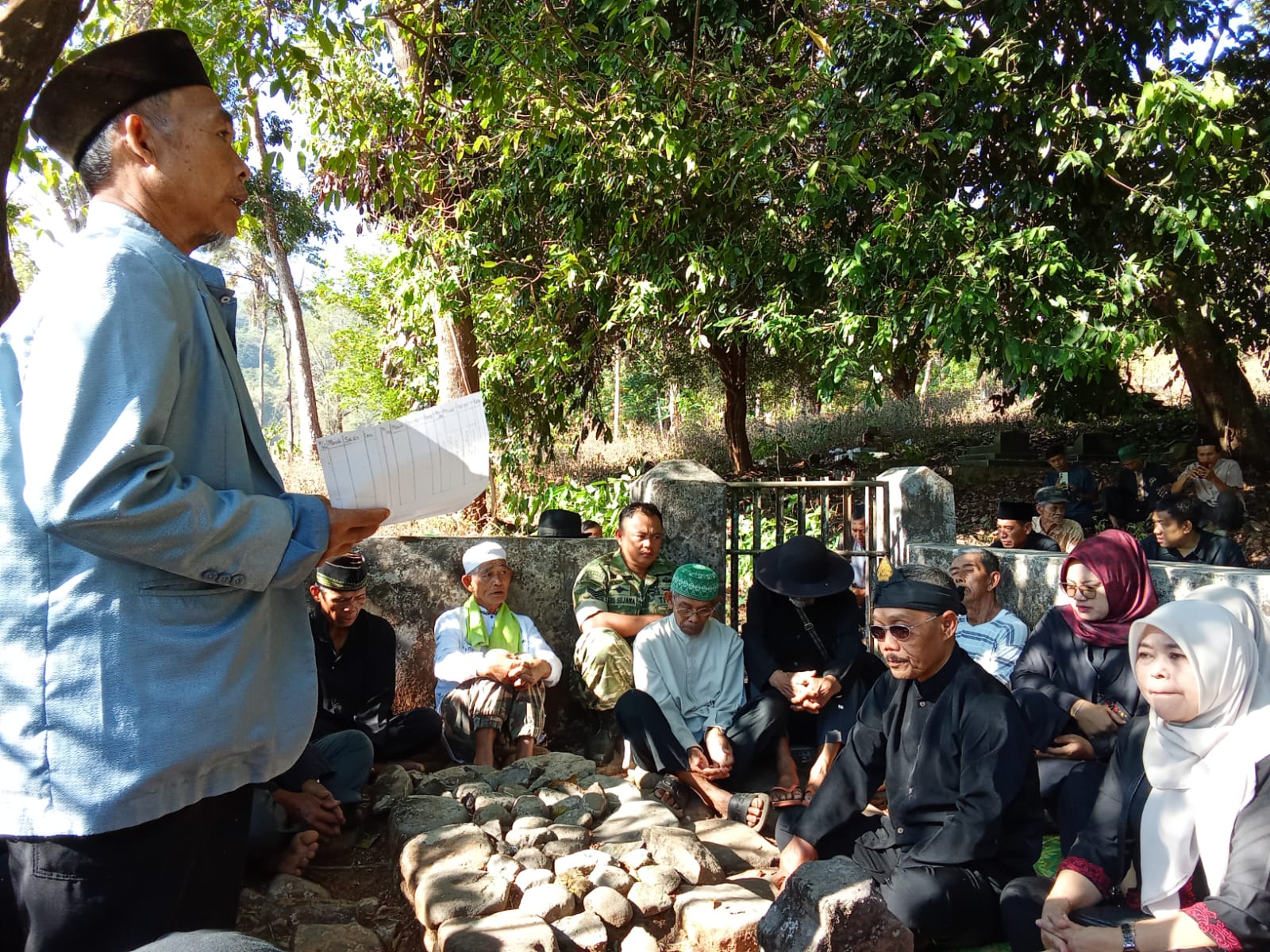 Milangkala ke-136 Desa Karangheuleut Sumedang dengan tradisi ziarah leluhur