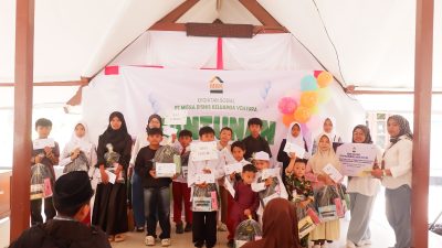 Selain Bagikan Sembako dan Santuni Ratusan Anak Yatim, MBK Ventura dan OJK Edukasi Keuangan Warga Tanjungsari Sumedang