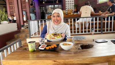 Cari Tempat Nongkrong Baru di Sumedang? Tanmia Cafe Punya Nasi Kebuli-Mie Bangladesh