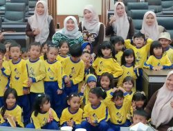 Kenalkan Profesi dan Tugas Wakil Rakyat, Siswa TK Asy-Syatibiiyyah Belajar di Gedung DPRD Sumedang